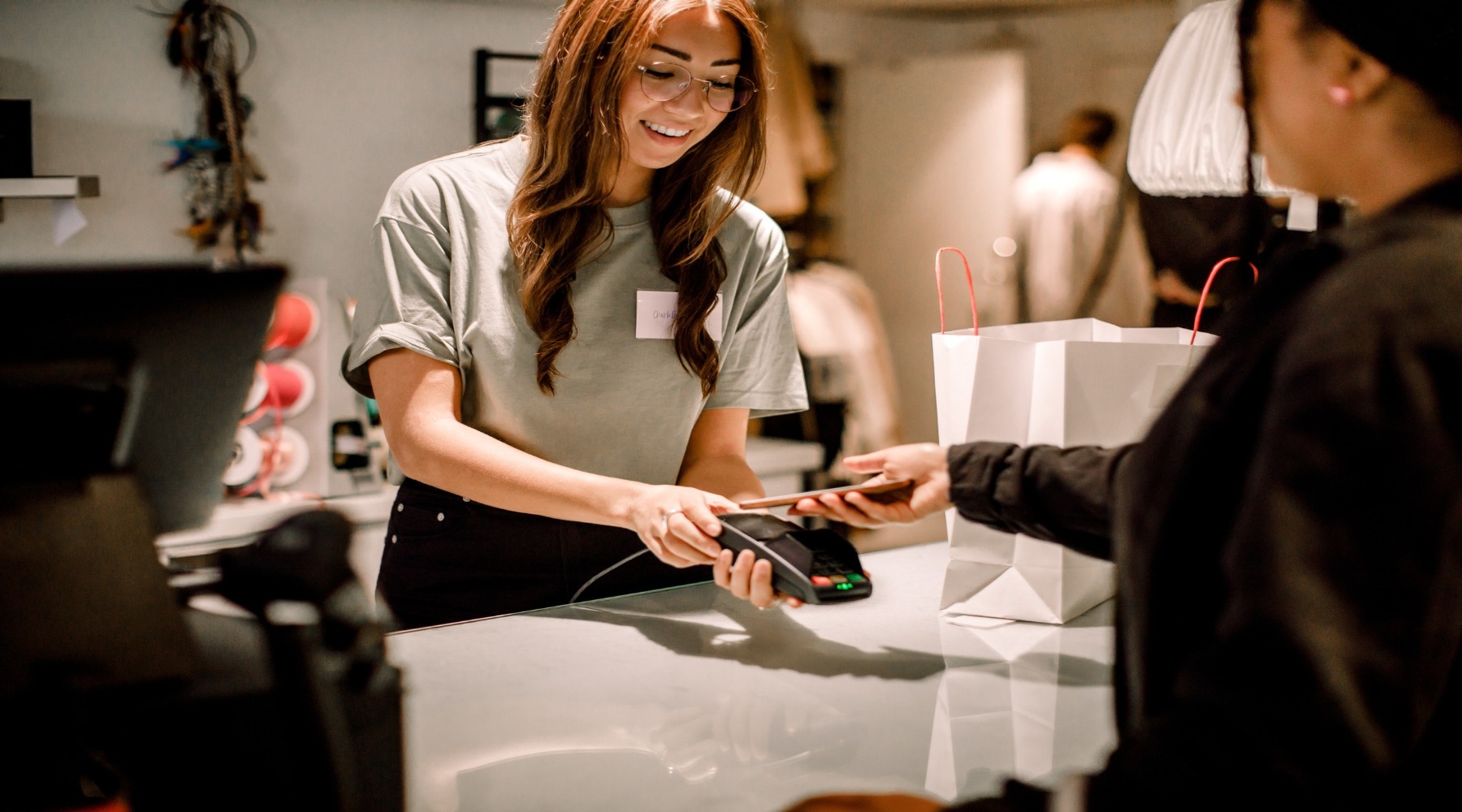 Women shopping_GettyImages_1800x1000