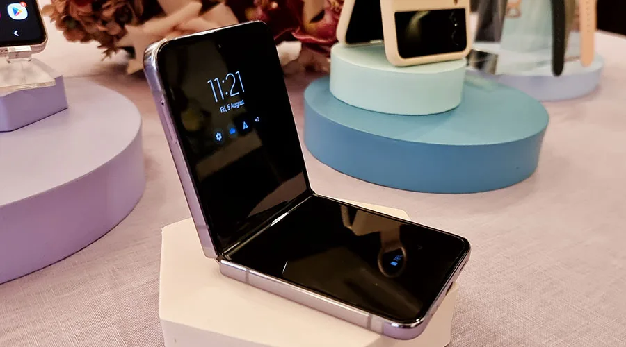 Samsung Galaxy Z Flip 4 Australian Hands On Early Verdict Finder Samsung Galaxy Z Flip 4 Australian Hands On Early Verdict Finder