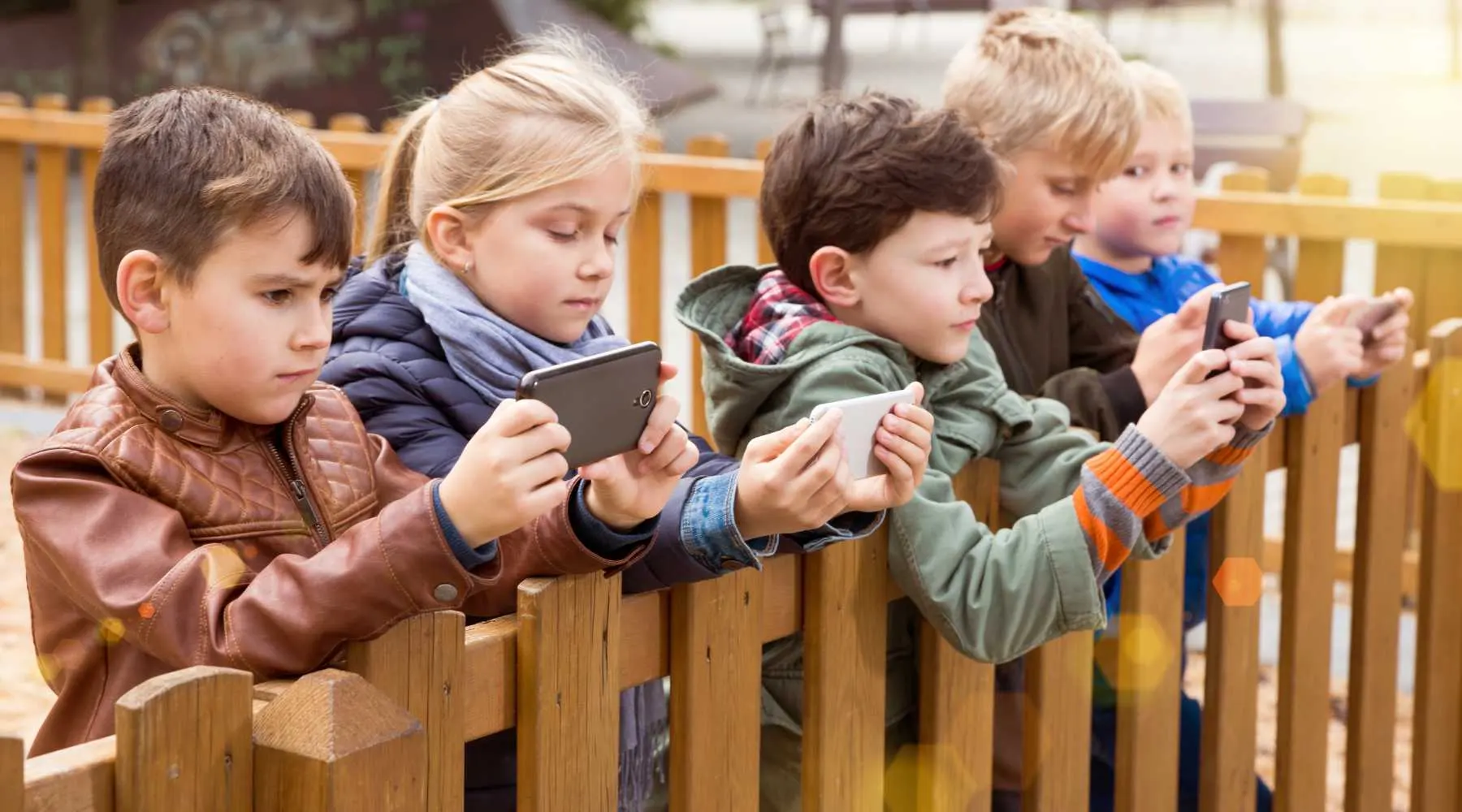 Young kids with smartphones_Canva_1800x1000