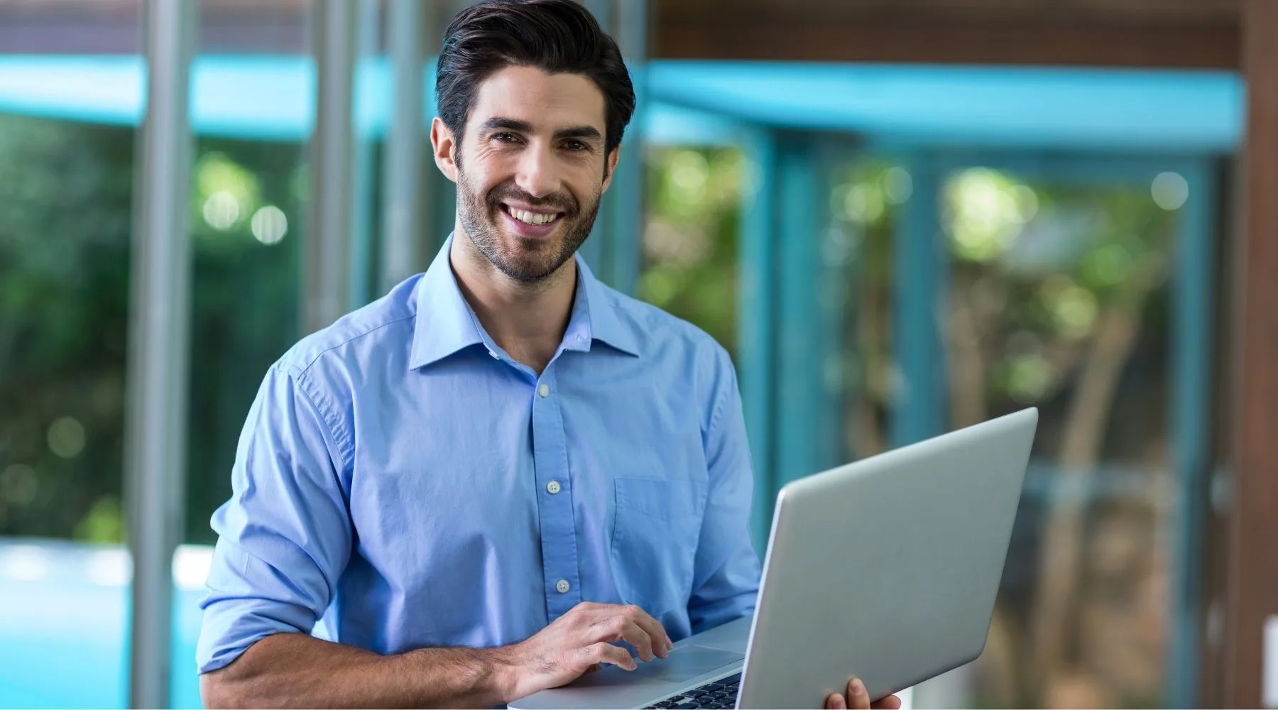 Man_Investing_With_Laptop_Canva_1800x1000