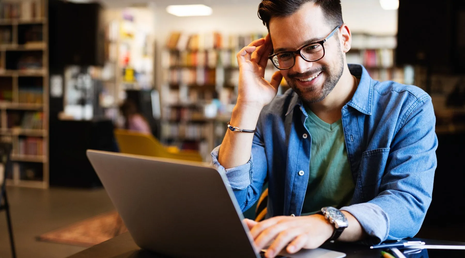 Man_Trading_In_Library_Canva_1800x1000