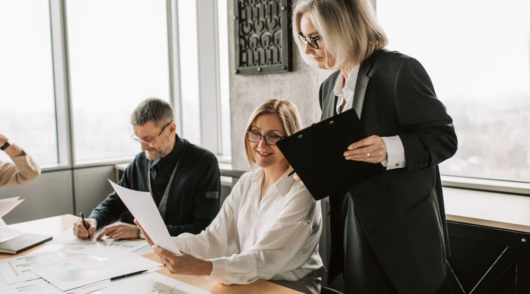 Officeemployees_Canva_1800x1000