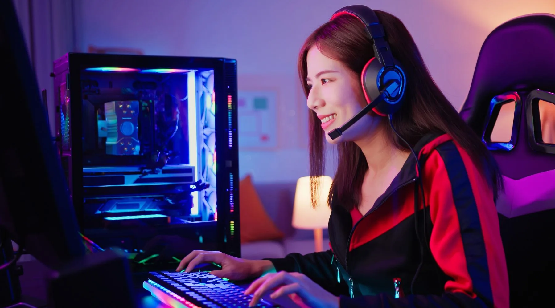 Woman_Gaming_Online_Canva_1800x1000 Woman_Gaming_Online_Canva_1800x1000