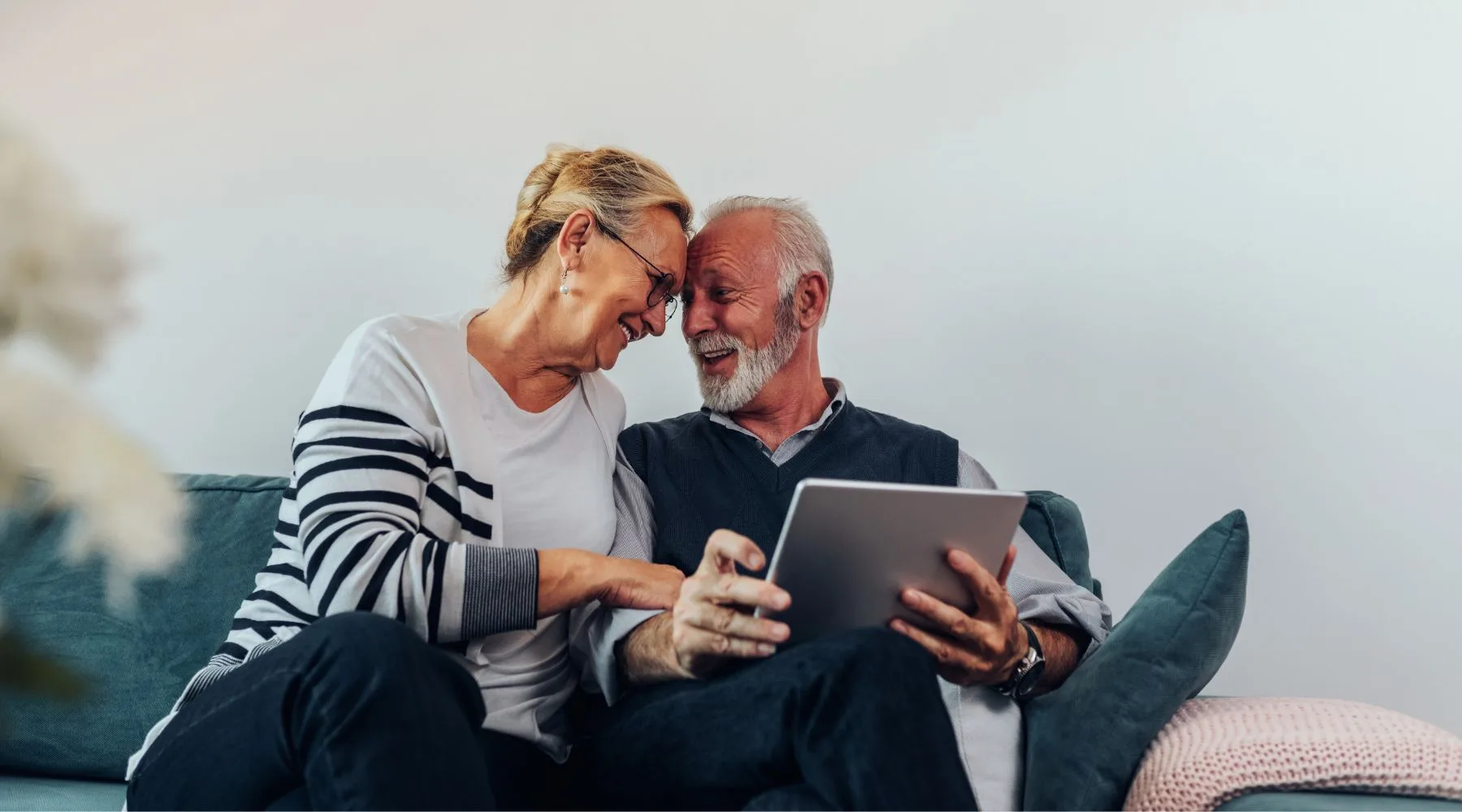 Retired_Couple_Finance_Overview_Canva_1800x1000