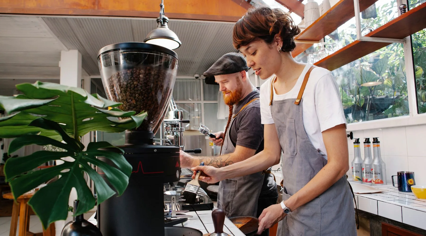 CafeWorkers_1800x1000_Canva CafeWorkers_1800x1000_Canva