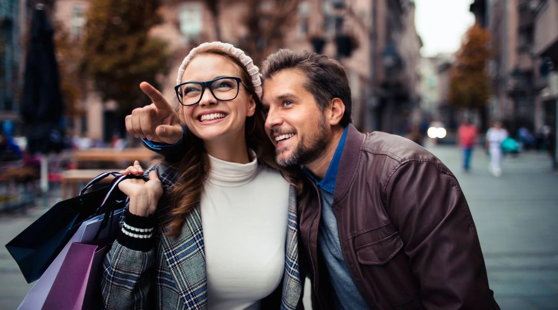 Couple_Shopping_In_Public_Canva_1800x1000