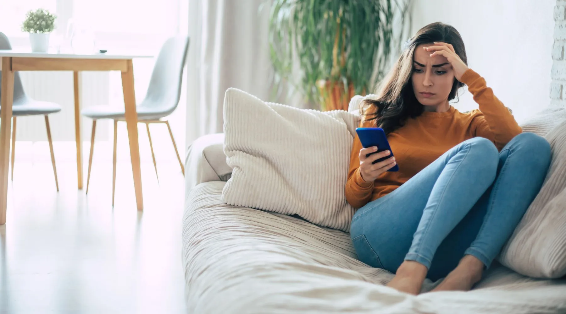 WomanOnCouch_1800x1000 WomanOnCouch_1800x1000