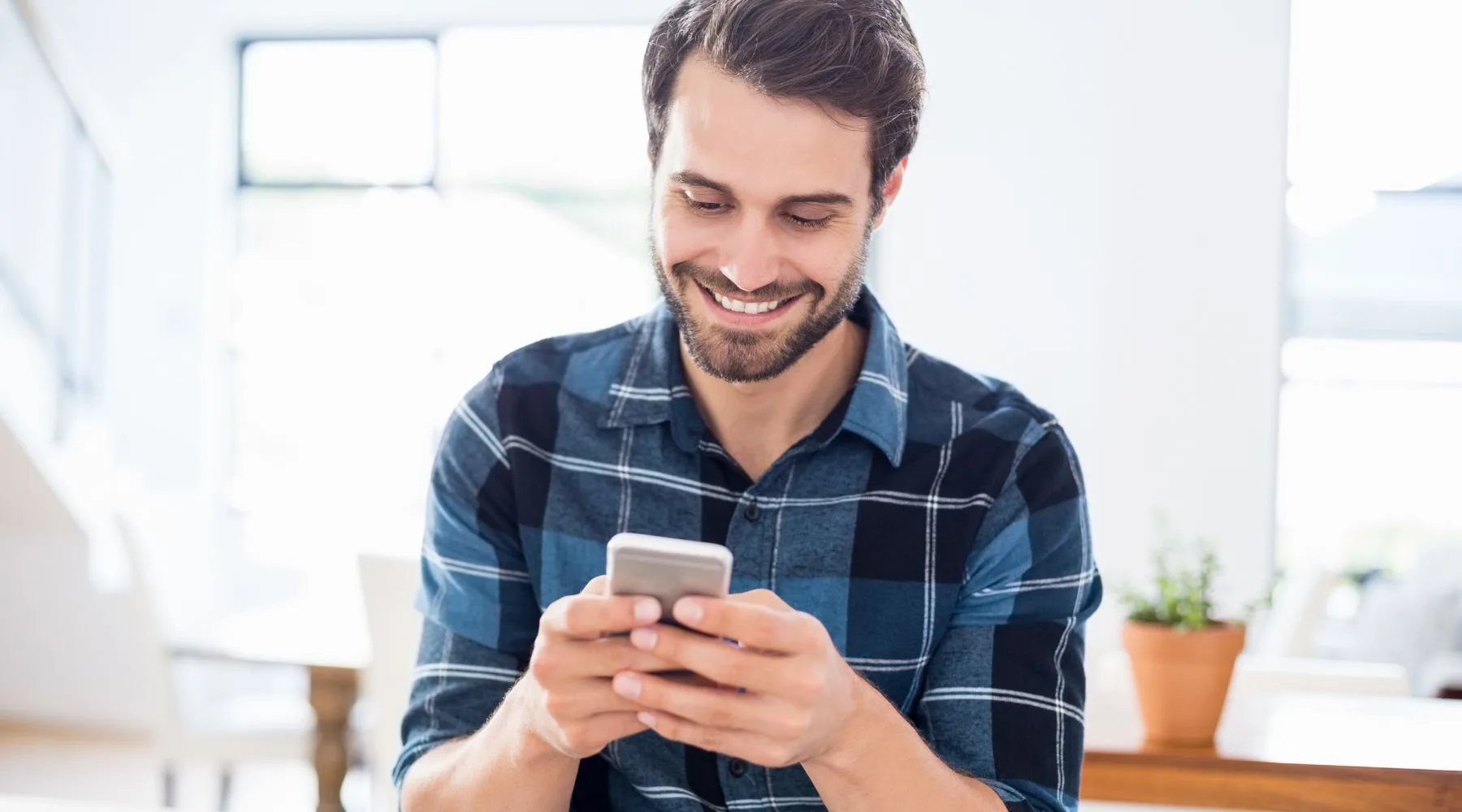 Happy_Man_Trading_Phone_Canva_1800x1000