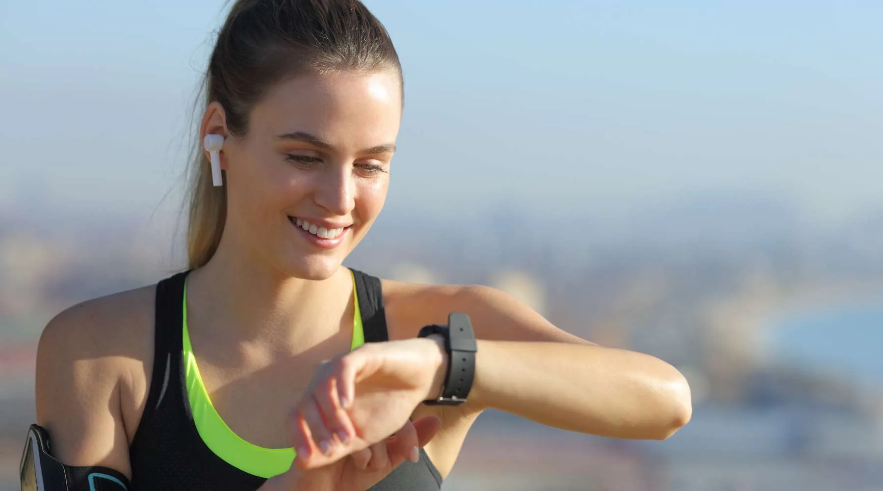 WomanRunningWatch_1800x1000