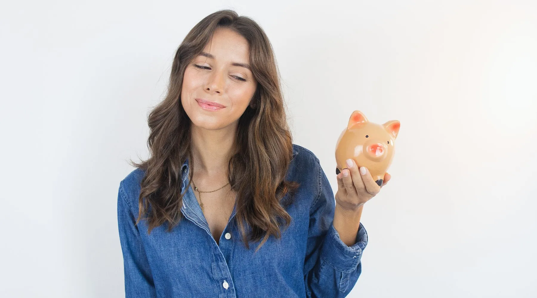 Young_Woman_With_Piggybank_Canva_1800x1000 Young_Woman_With_Piggybank_Canva_1800x1000