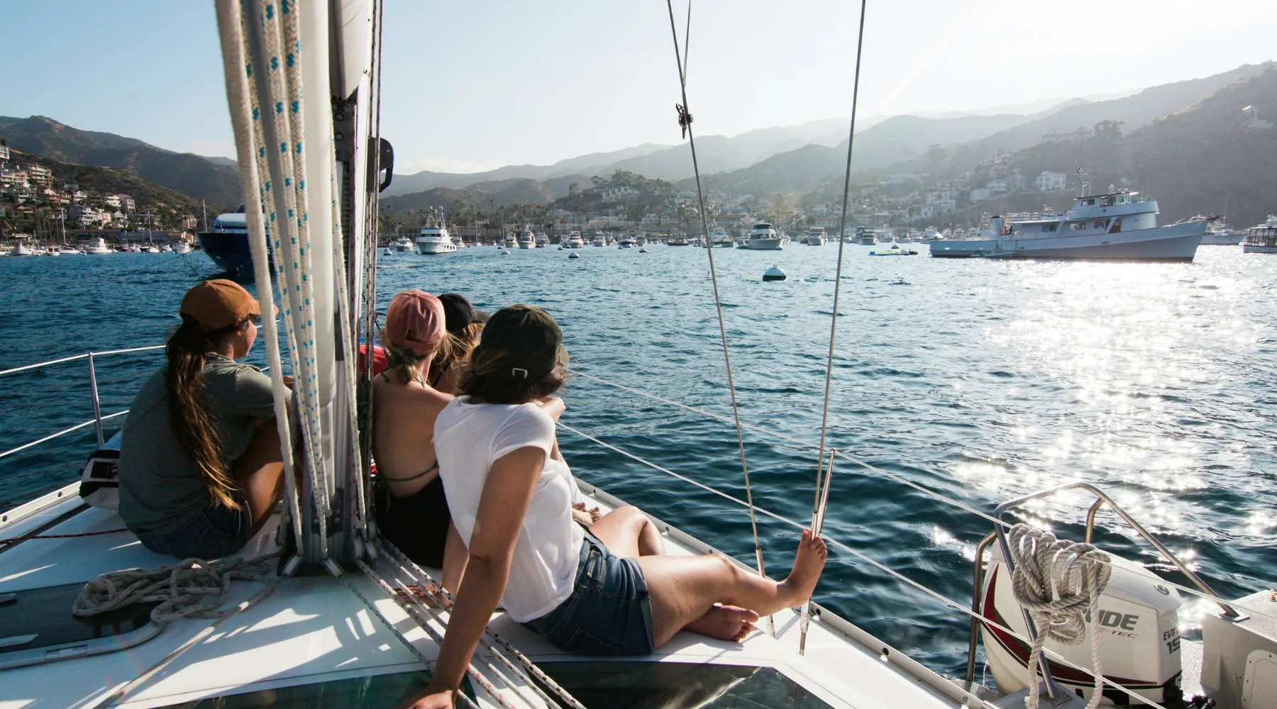 WomenOnYacht_1800x1000