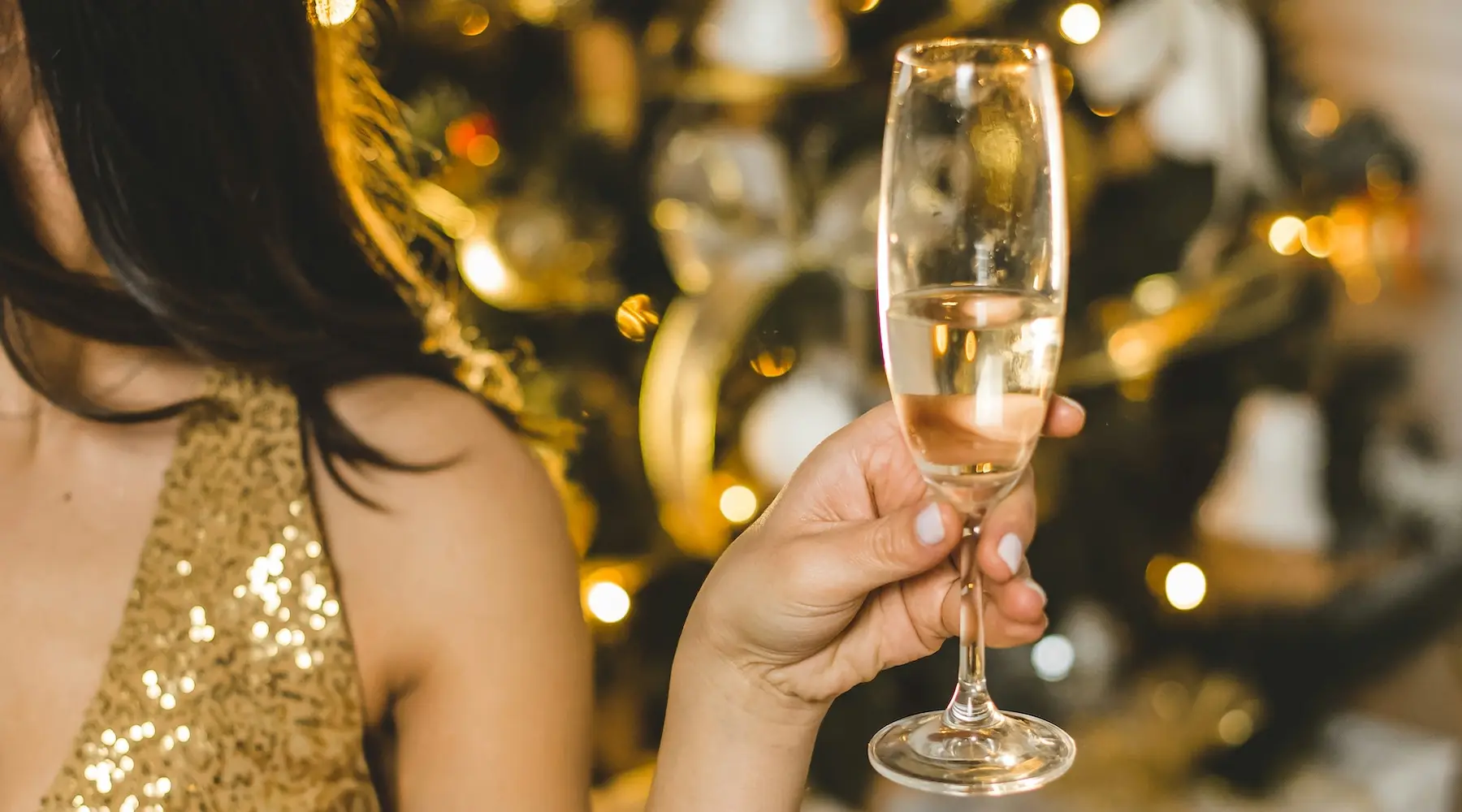 celebrating champagne saving wealth_Unsplash_1800x1000 celebrating champagne saving wealth_Unsplash_1800x1000