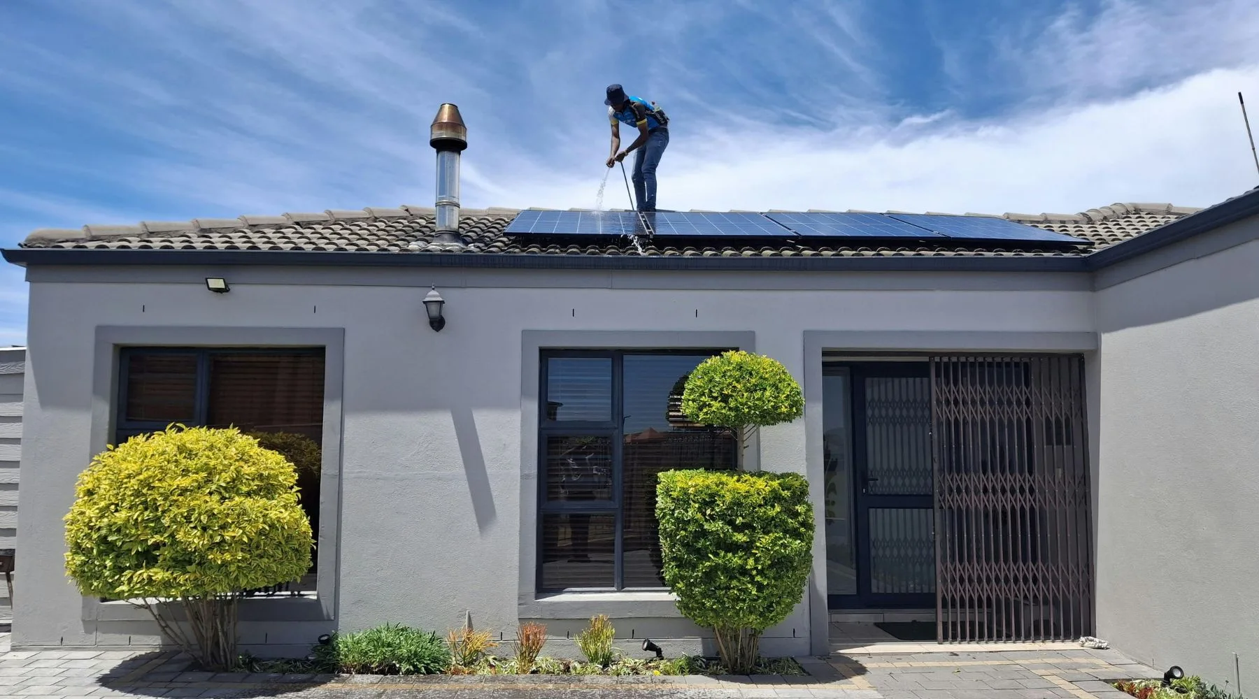 Housewithsolar_Canva_1800x1000 Housewithsolar_Canva_1800x1000