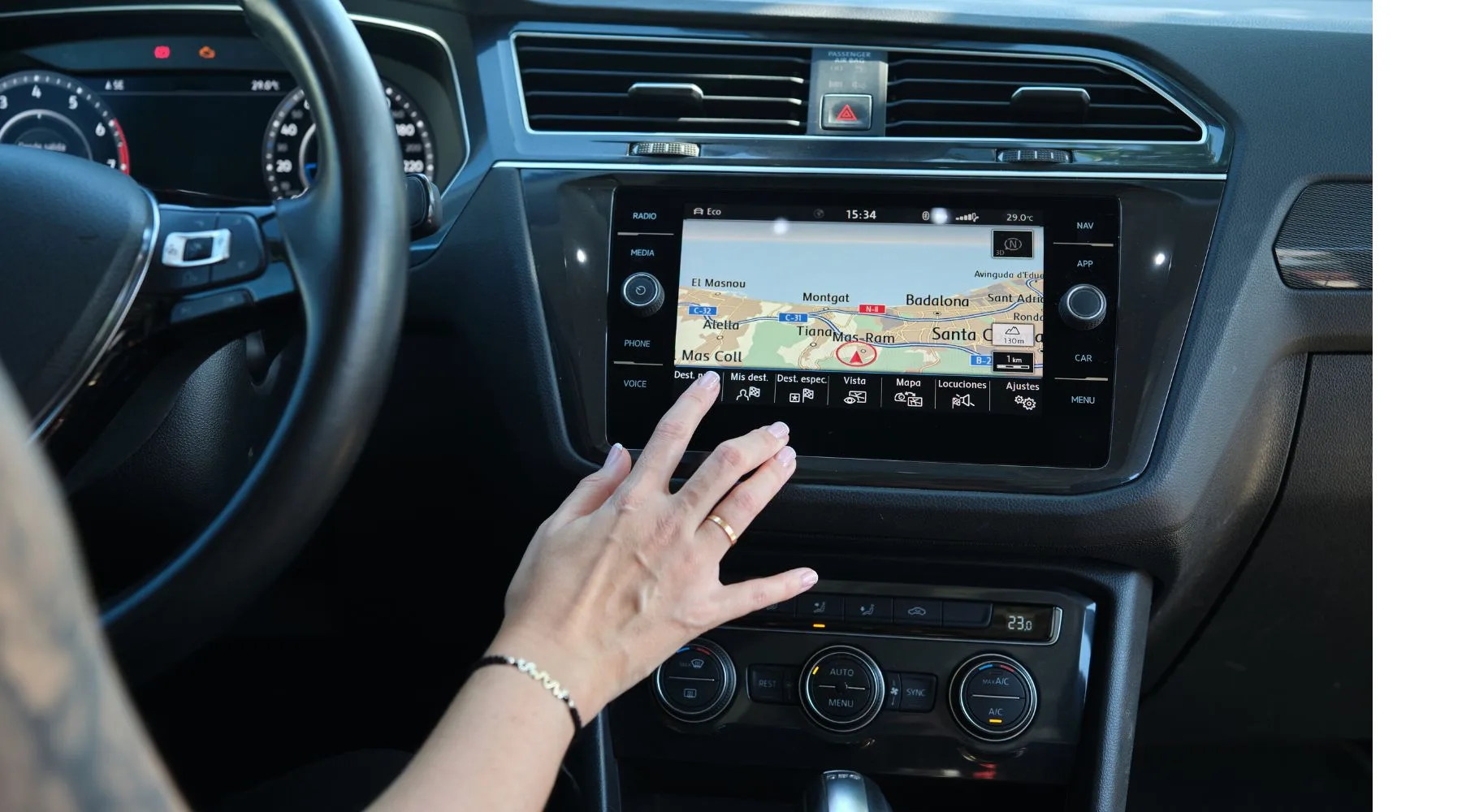 AllianzDistractedDriving_Supplied_1800x1000 AllianzDistractedDriving_Supplied_1800x1000